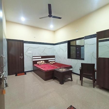 Shri Janki Vatika Hotel Vrindāvan Buitenkant foto